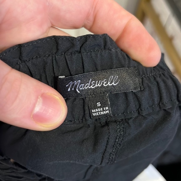 Madewell Bailey Pull-On Shorts on True Black - Picture 10 of 12